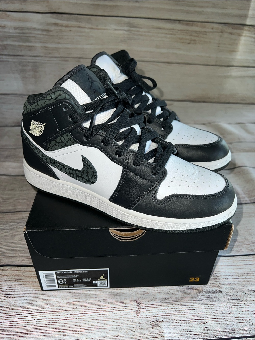 Air Jordan 1 Mid SE